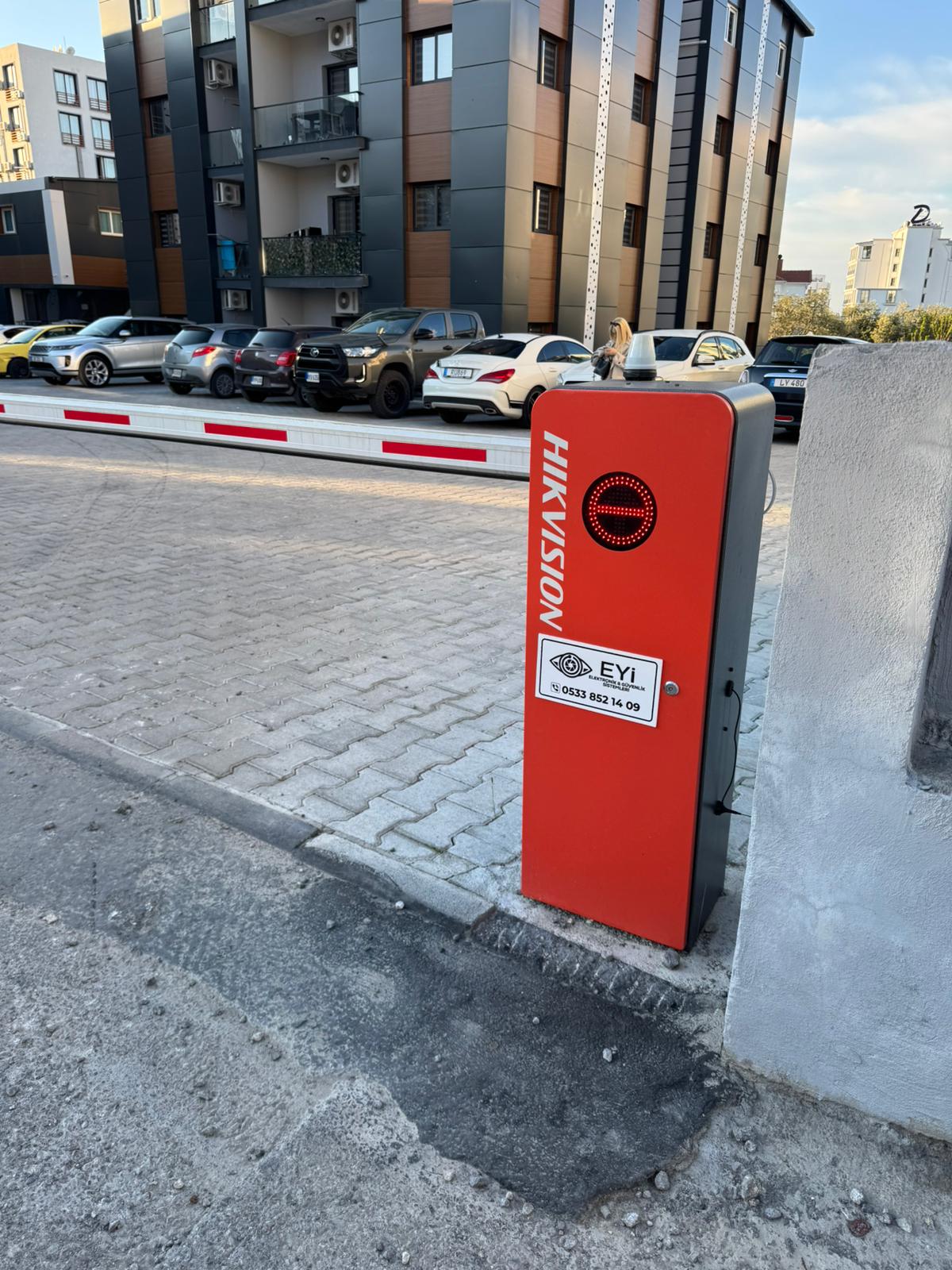 Lefkoşa otomatik kollu otopark bariyeri montajı ve zemin betonlama altyapısı